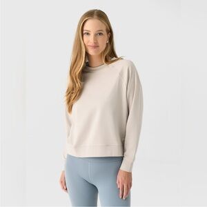 NWT Vuori Long Sleeve Halo Crew - Size Small